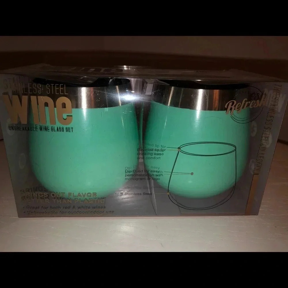 Aqua wine glasses Nwot
